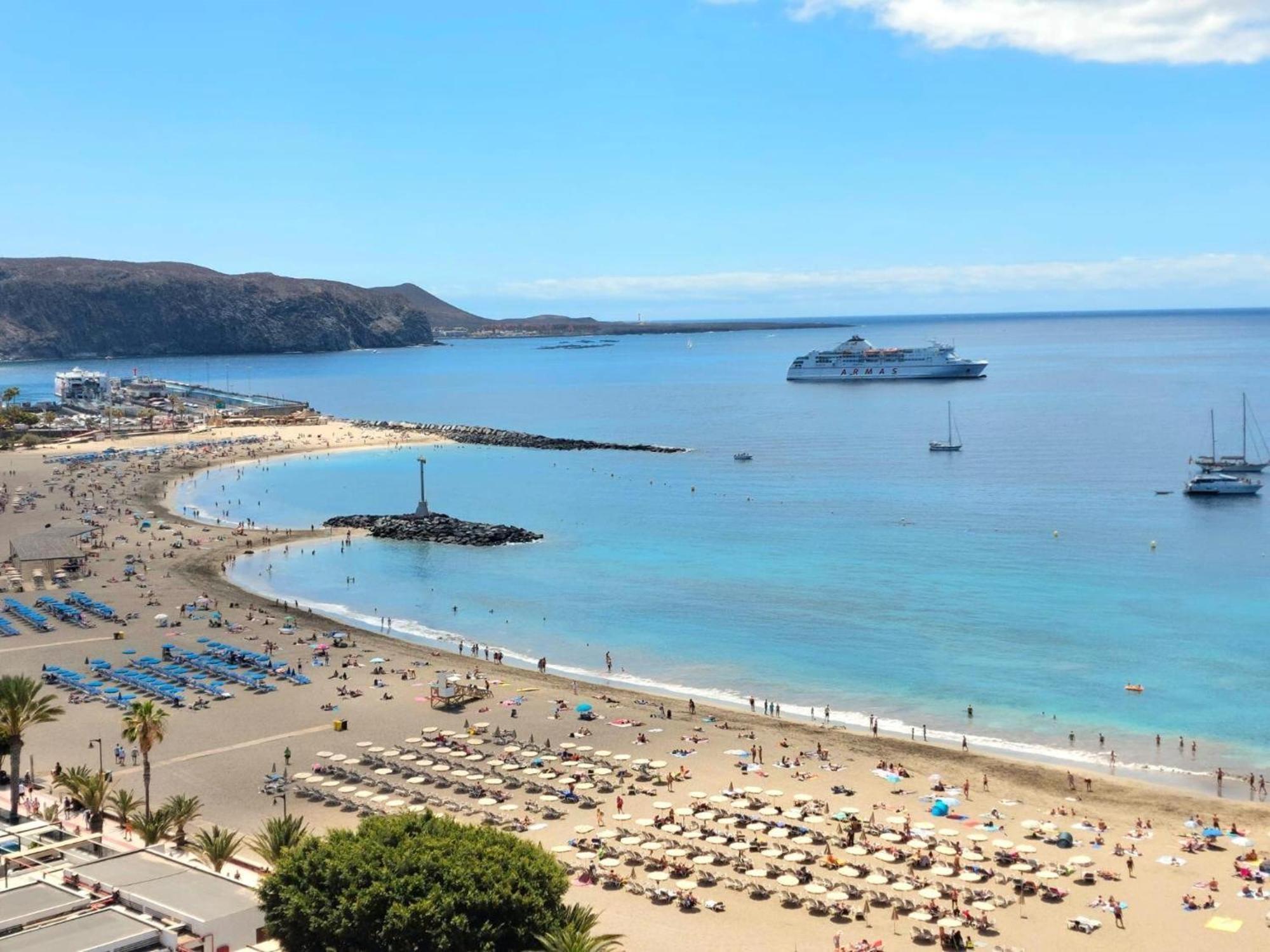Few Steps From The Beach Hostel In Los Cristianos Арона Экстерьер фото
