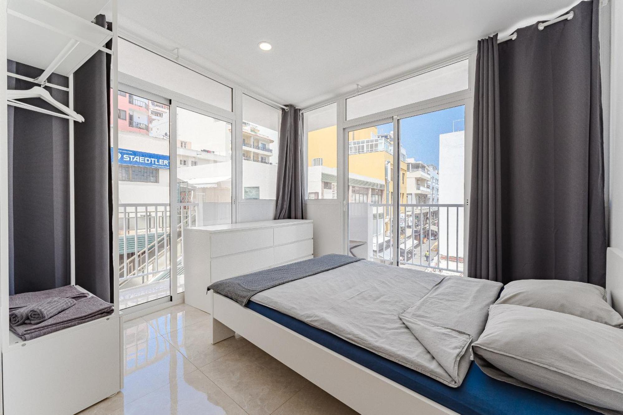 Few Steps From The Beach Hostel In Los Cristianos Арона Экстерьер фото