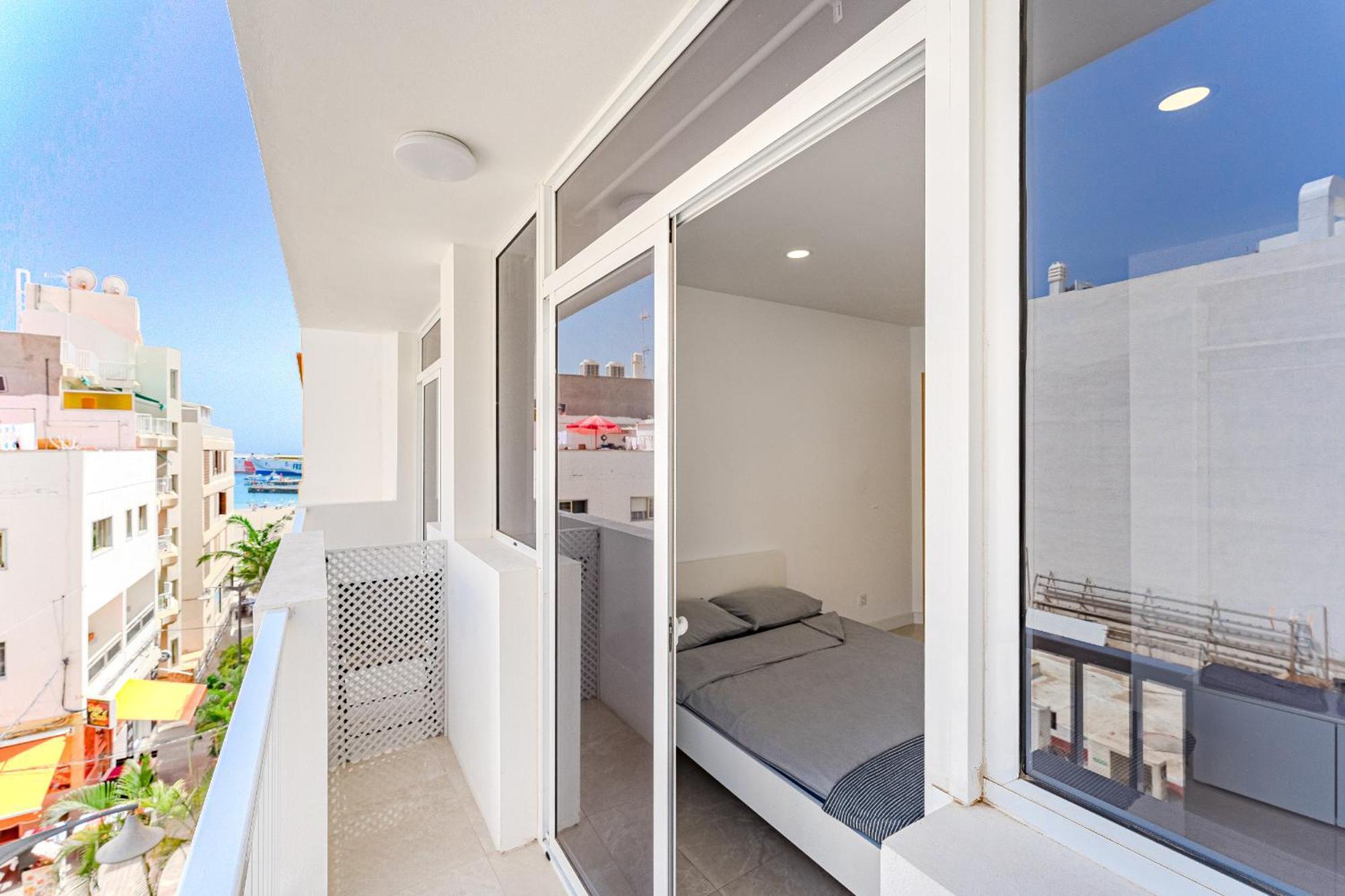 Few Steps From The Beach Hostel In Los Cristianos Арона Экстерьер фото