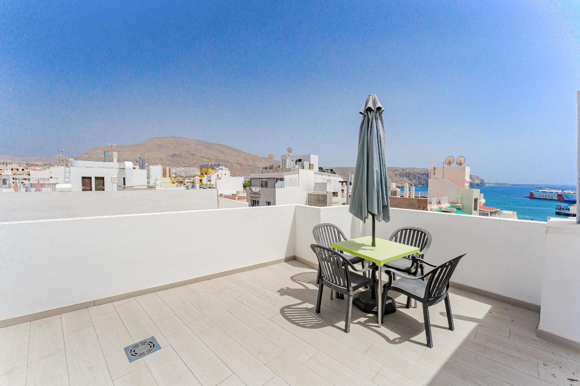 Few Steps From The Beach Hostel In Los Cristianos Арона Экстерьер фото