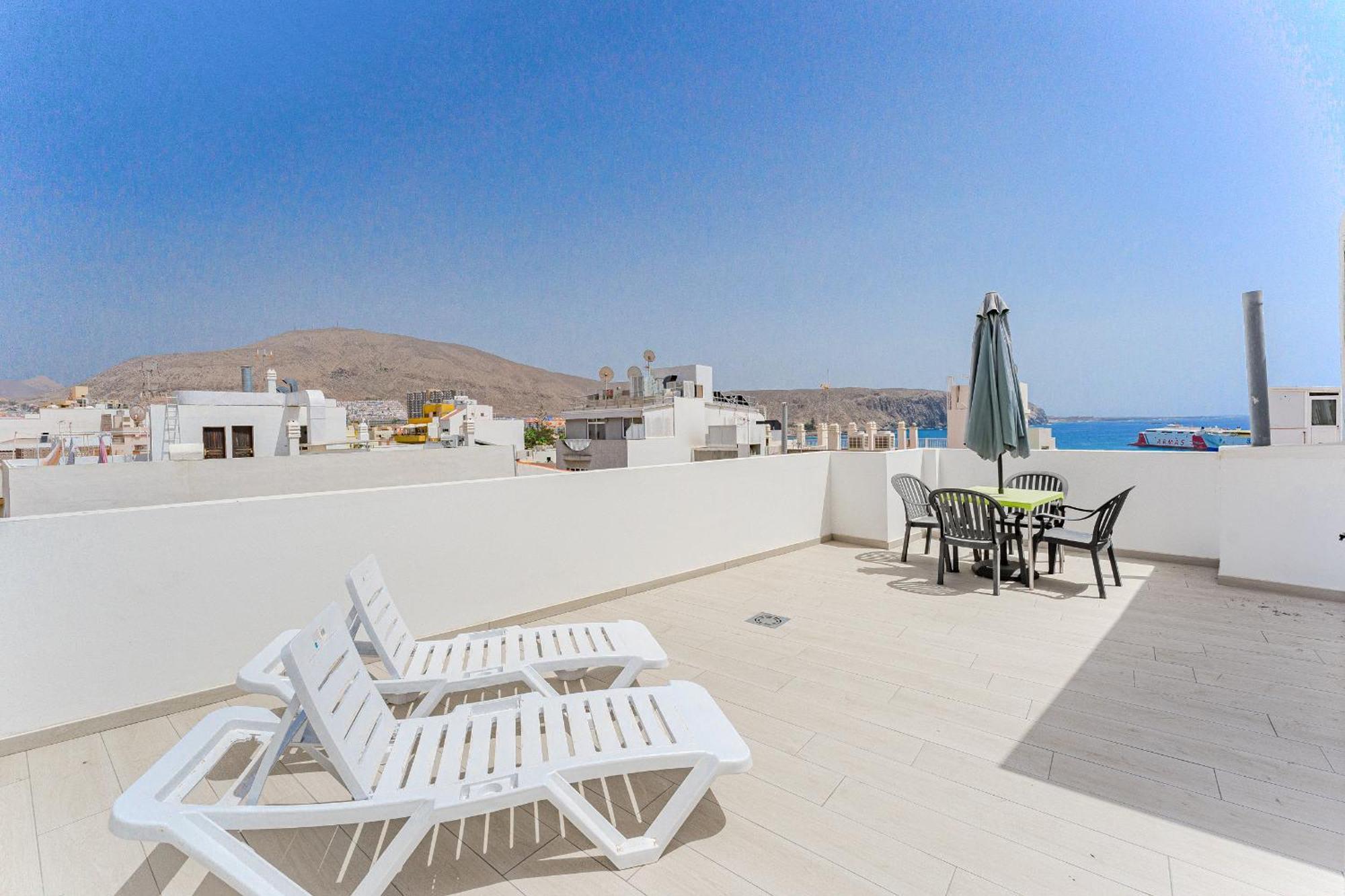 Few Steps From The Beach Hostel In Los Cristianos Арона Экстерьер фото