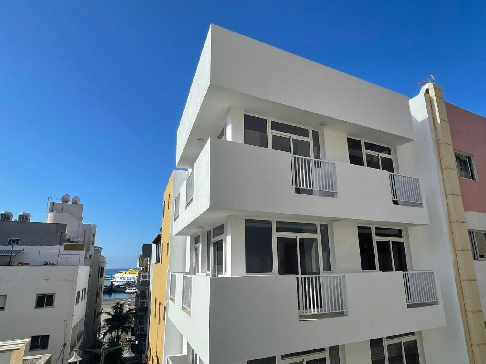 Few Steps From The Beach Hostel In Los Cristianos Арона Экстерьер фото
